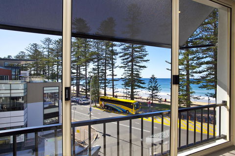 Manly Paradise Motel & Apartments - Sunshine Coast Guide 4
