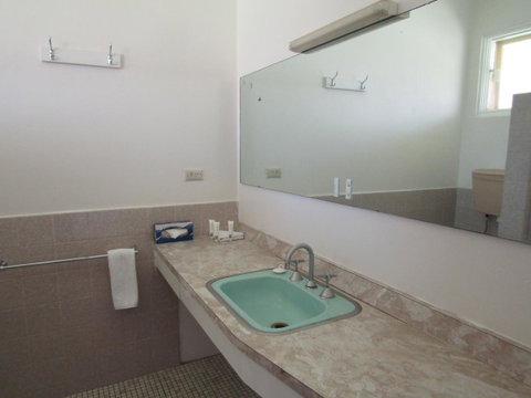 Allonville Gardens Motel - Sunshine Coast Guide 24