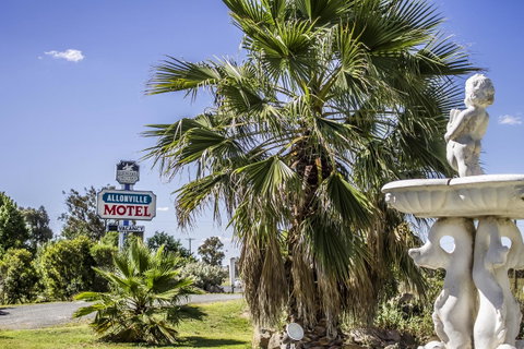 Allonville Gardens Motel - Sunshine Coast Guide 0