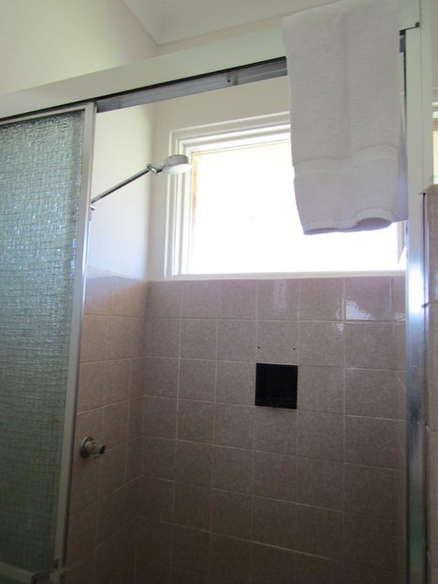 Allonville Gardens Motel - Sunshine Coast Guide 23