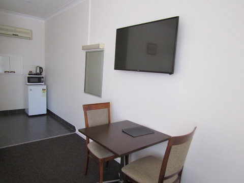 Allonville Gardens Motel - Sunshine Coast Guide 15