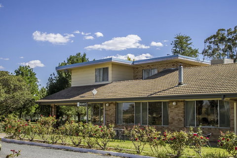 Allonville Gardens Motel - Sunshine Coast Guide 10