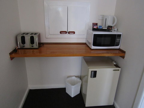 Allonville Gardens Motel - Sunshine Coast Guide 21