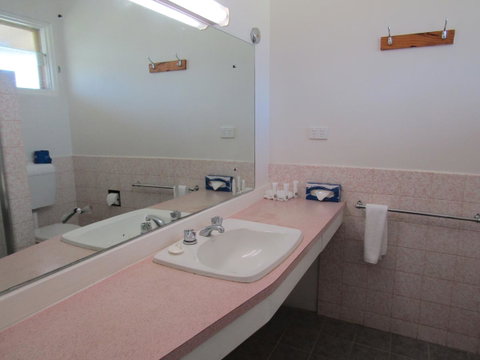 Allonville Gardens Motel - Sunshine Coast Guide 29