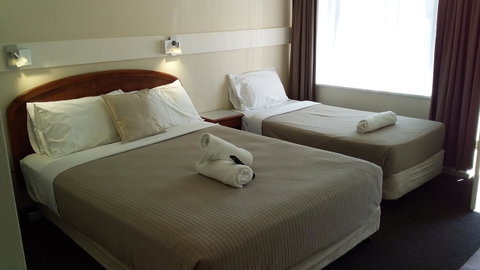 Allonville Gardens Motel - Sunshine Coast Guide 5