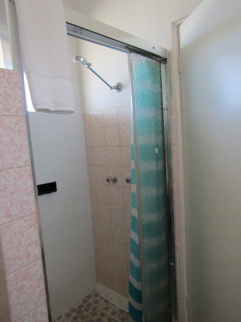 Allonville Gardens Motel - Sunshine Coast Guide 27