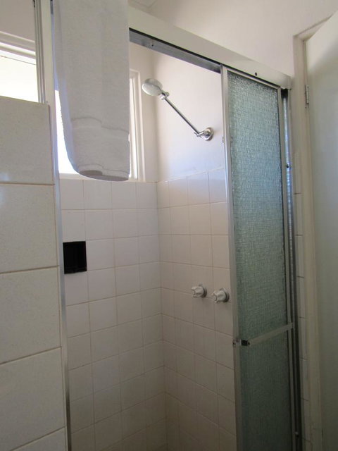 Allonville Gardens Motel - Sunshine Coast Guide 17