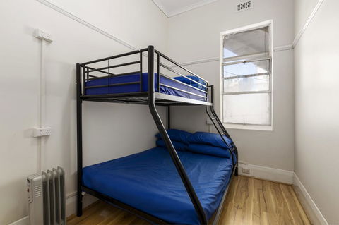 Ady's Place Backpackers, Sydney - Sunshine Coast Guide 3