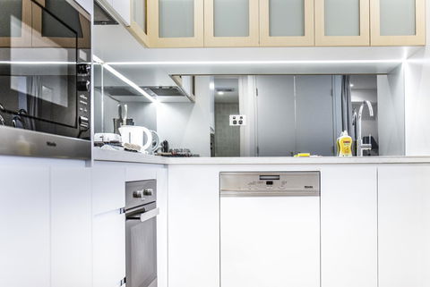 DD Apartments Fish Market - Sunshine Coast Guide 20