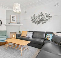 Seaspray - Manly beach apartment close to the sand - Sunshine Coast Guide