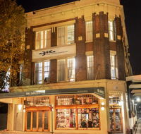 Big Hostel - Sunshine Coast Guide
