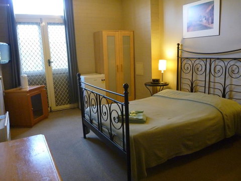 Newtown Backpackers - Sunshine Coast Guide 22