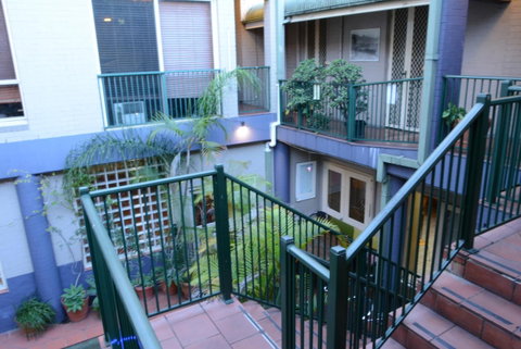 Newtown Backpackers - Sunshine Coast Guide 8