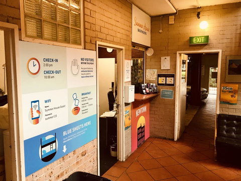 Newtown Backpackers - Sunshine Coast Guide 2