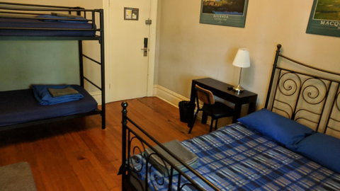 Newtown Backpackers - Sunshine Coast Guide 24