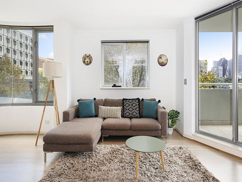 Lower Bridge And Sails - Executive 2BR Darlinghurst Apartment With Balcony And Rooftop Views - Sunshine Coast Guide 4