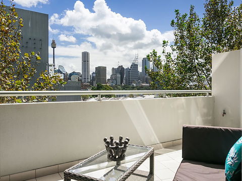 Lower Bridge And Sails - Executive 2BR Darlinghurst Apartment With Balcony And Rooftop Views - Sunshine Coast Guide 6