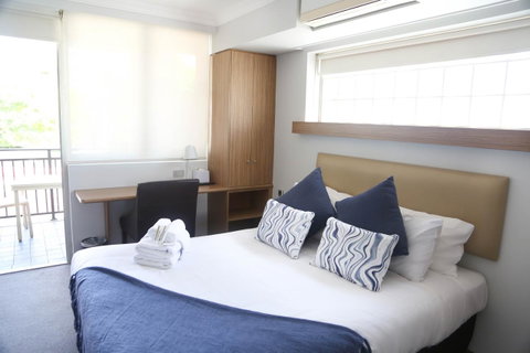 The Blenheim - Sunshine Coast Guide 2