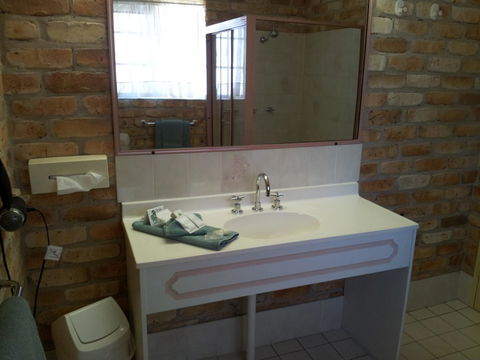 Mollymook Surfbeach Motel & Apartments - Sunshine Coast Guide 17
