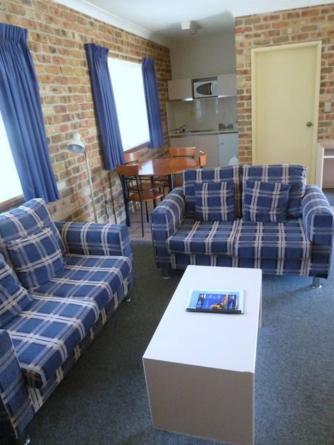 Mollymook Surfbeach Motel & Apartments - Sunshine Coast Guide 32