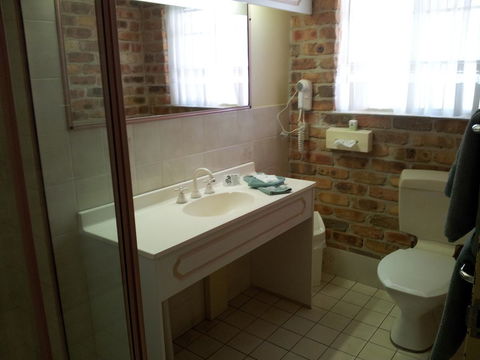 Mollymook Surfbeach Motel & Apartments - Sunshine Coast Guide 39