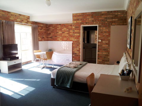 Mollymook Surfbeach Motel & Apartments - Sunshine Coast Guide 29