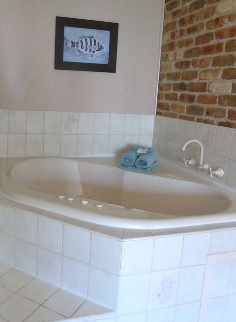 Mollymook Surfbeach Motel & Apartments - Sunshine Coast Guide 23