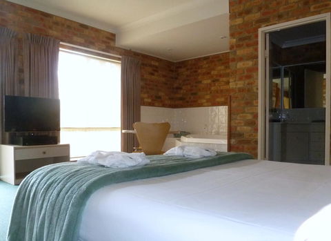 Mollymook Surfbeach Motel & Apartments - Sunshine Coast Guide 27