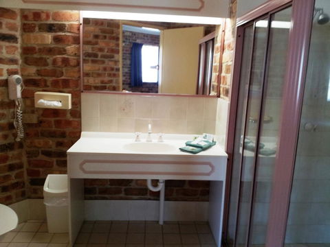 Mollymook Surfbeach Motel & Apartments - Sunshine Coast Guide 26