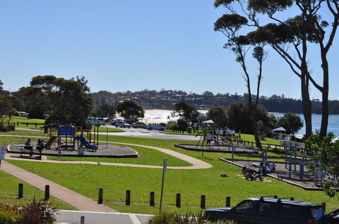 Mollymook Surfbeach Motel & Apartments - Sunshine Coast Guide 15