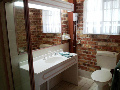 Mollymook Surfbeach Motel & Apartments - Sunshine Coast Guide 35