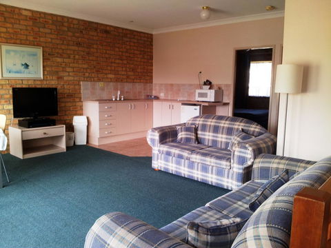 Mollymook Surfbeach Motel & Apartments - Sunshine Coast Guide 40