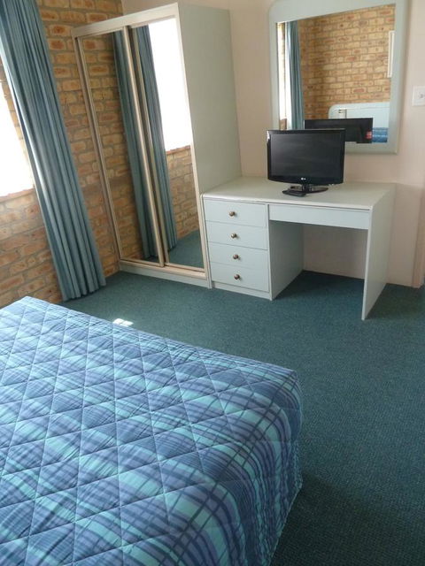 Mollymook Surfbeach Motel & Apartments - Sunshine Coast Guide 37