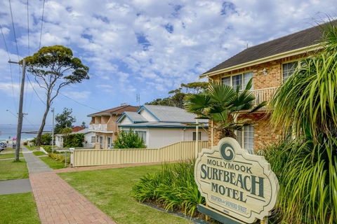 Mollymook Surfbeach Motel & Apartments - Sunshine Coast Guide 18