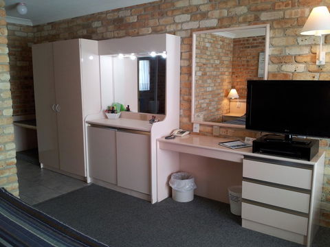 Mollymook Surfbeach Motel & Apartments - Sunshine Coast Guide 19