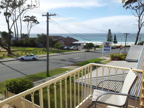Mollymook Surfbeach Motel & Apartments - Sunshine Coast Guide 10
