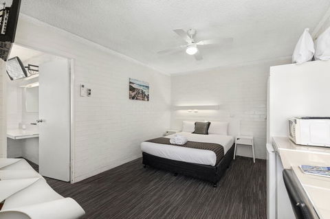 Coastal Bay Motel - Sunshine Coast Guide 16
