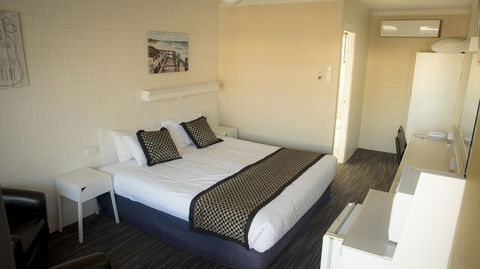 Coastal Bay Motel - Sunshine Coast Guide 42