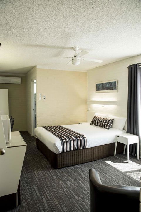 Coastal Bay Motel - Sunshine Coast Guide 35