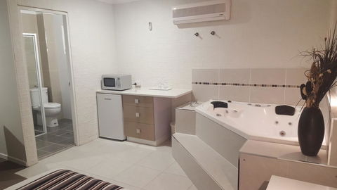 Coastal Bay Motel - Sunshine Coast Guide 40