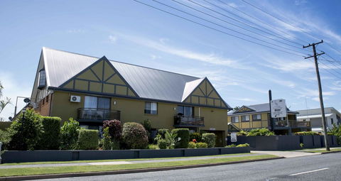 Coastal Bay Motel - Sunshine Coast Guide 0