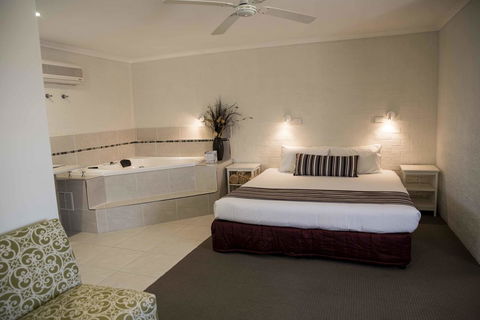 Coastal Bay Motel - Sunshine Coast Guide 26
