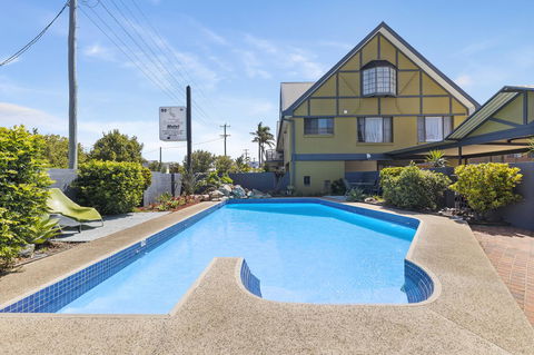 Coastal Bay Motel - Sunshine Coast Guide 1