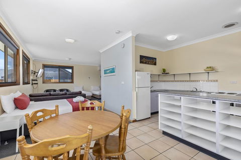 Coastal Bay Motel - Sunshine Coast Guide 9