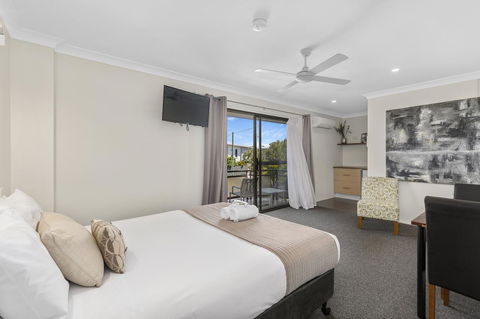 Coastal Bay Motel - Sunshine Coast Guide 2