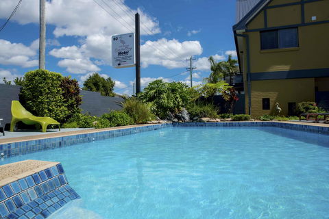 Coastal Bay Motel - Sunshine Coast Guide 24