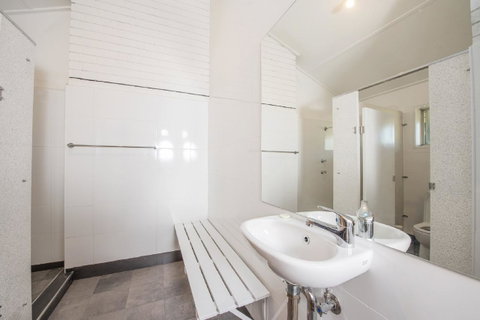 Alpine Gables - Sunshine Coast Guide 1