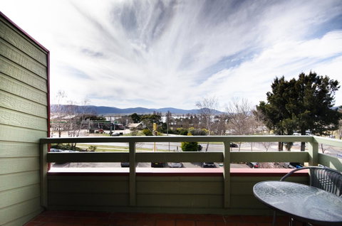 Alpine Gables - Sunshine Coast Guide 3