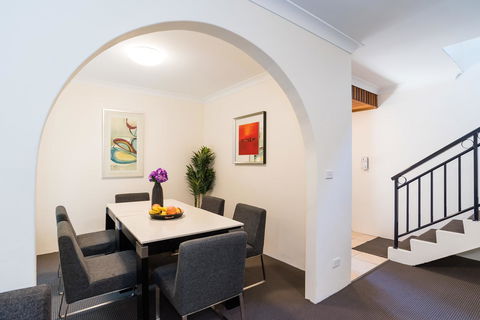 Eastwood Furnished Apartments - Sunshine Coast Guide 5