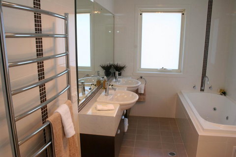 Encore Apartments - Sunshine Coast Guide 11